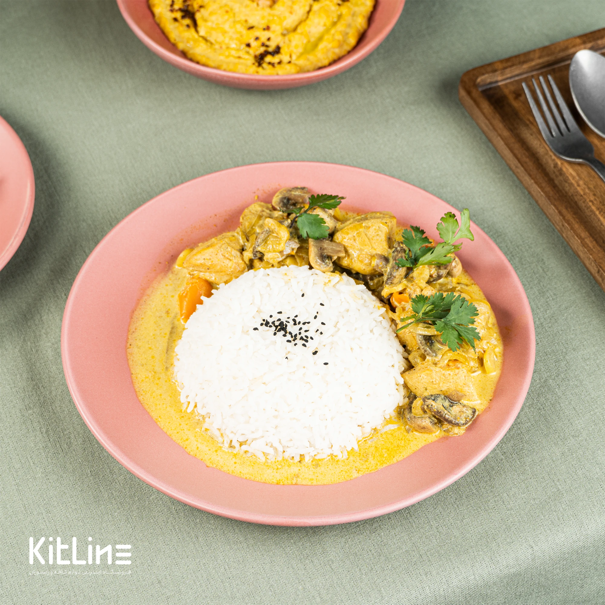 بشقاب تخت اوال سرامیکی ۲۵ سانتیمتری قرمز - تصویر 3