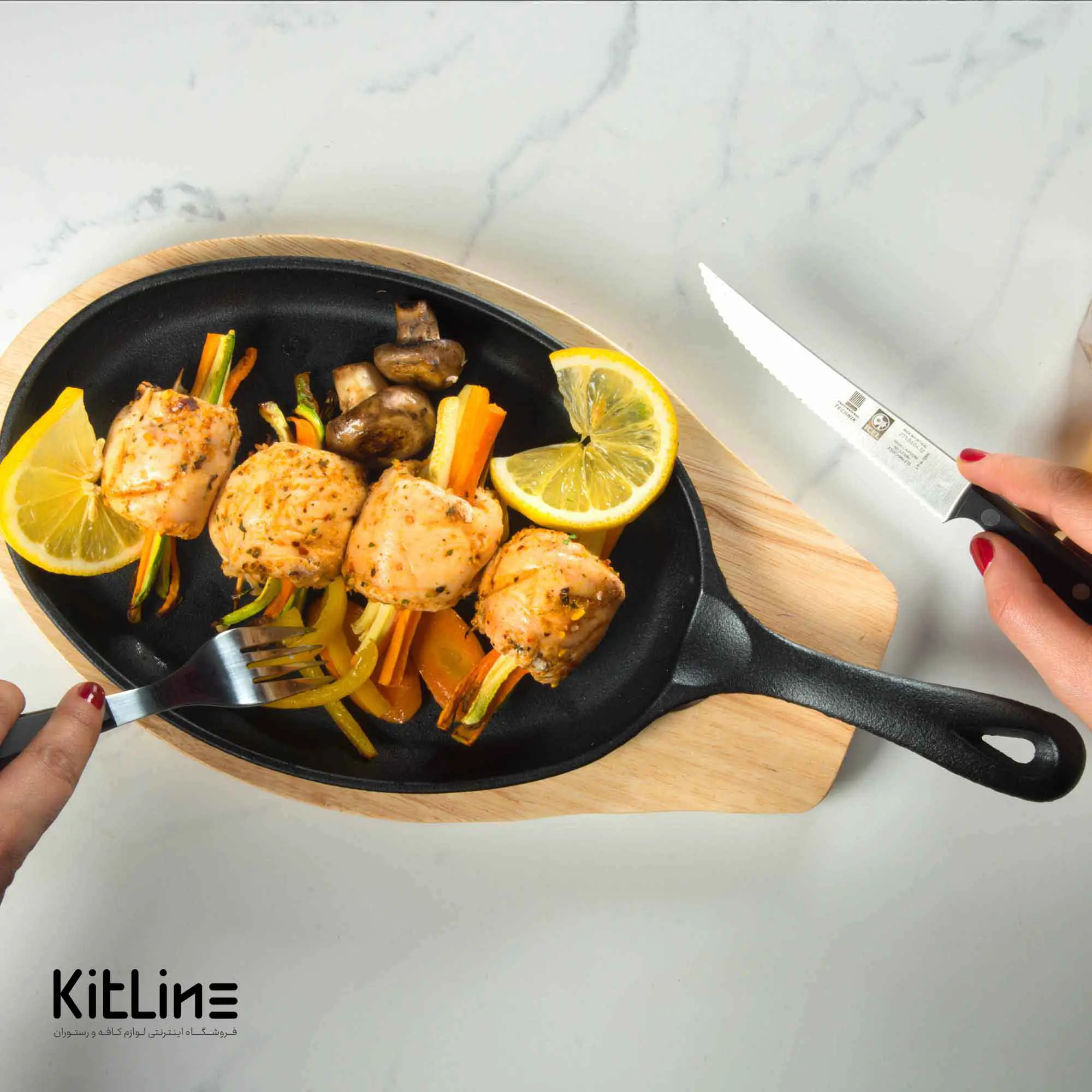 ظرف سرو بیضی چدنی ۱۸×۲۴ سانتیمتری همراه تخته چوبی - تصویر 4