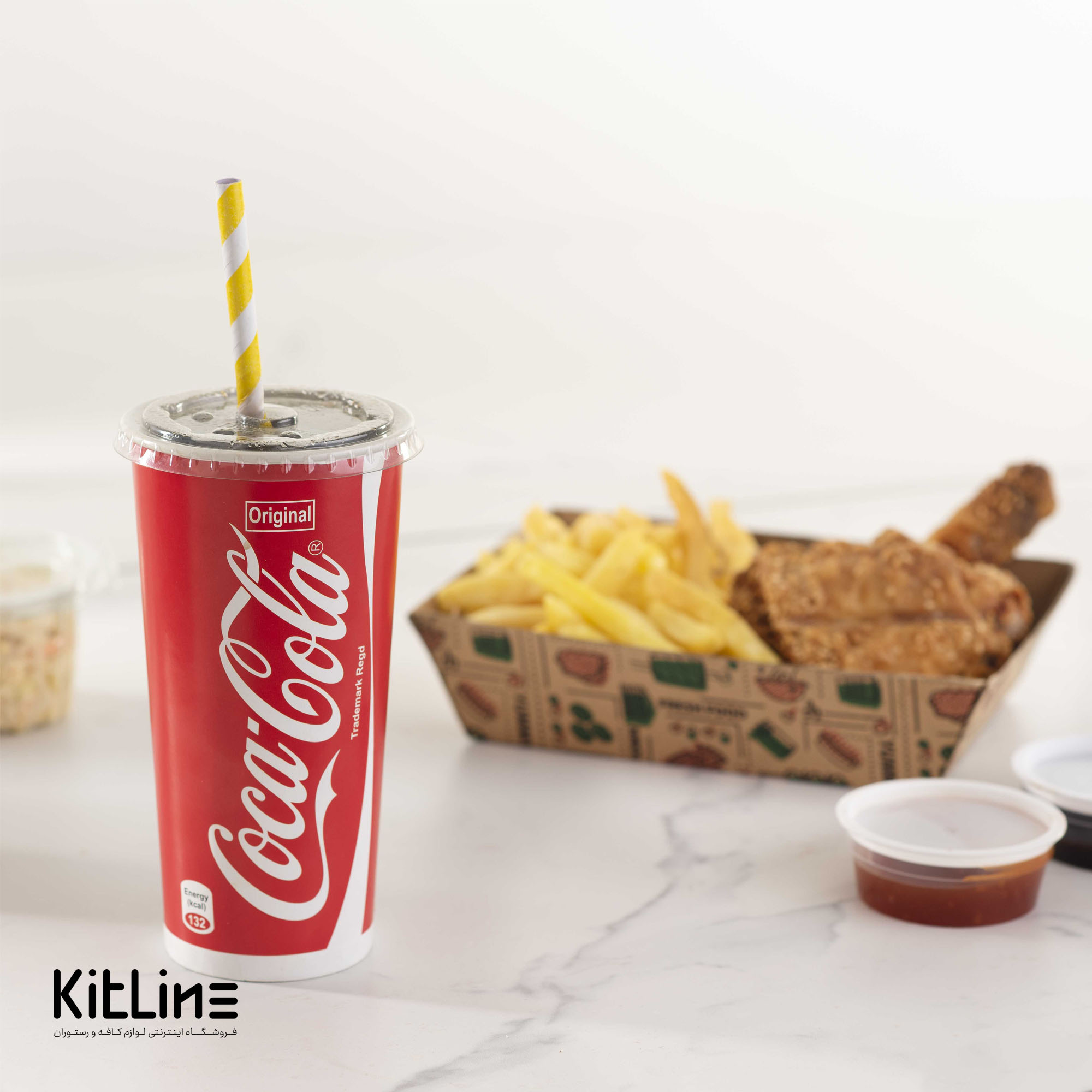 لیوان کاغذی یکبار مصرف ۶۵۰ میلی لیتری همراه درب نی خور طرح کوکاکولا (کارتن ۵۰۰ عددی) - تصویر 5