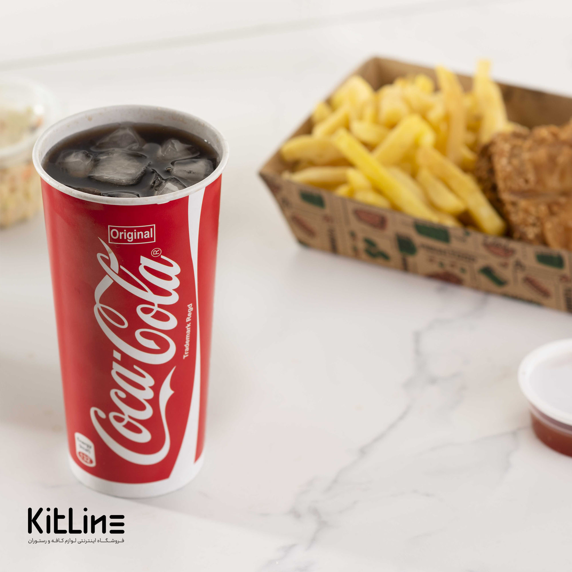 لیوان کاغذی یکبار مصرف ۶۵۰ میلی لیتری همراه درب نی خور طرح کوکاکولا (کارتن ۵۰۰ عددی) - تصویر 6